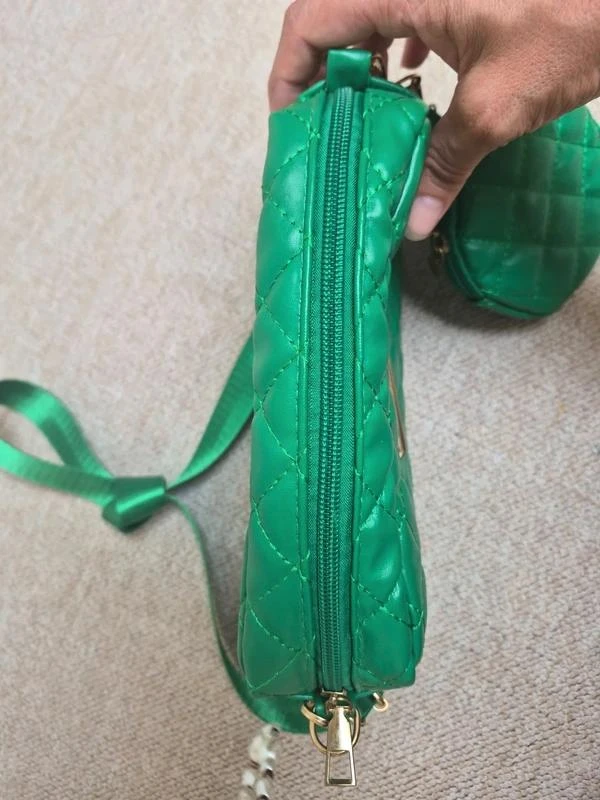 Bolso cruzado acolchado verde con bolsillo extraíble – photo 10